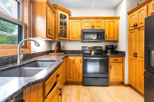 1205 6th Street S, Fargo, ND 58103