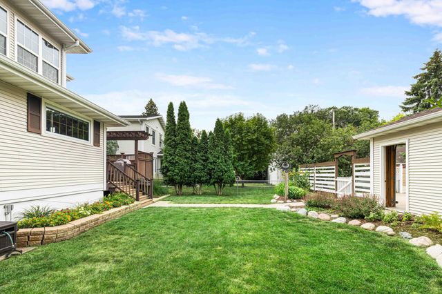1205 6th Street S, Fargo, ND 58103