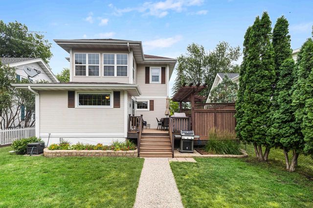 1205 6th Street S, Fargo, ND 58103