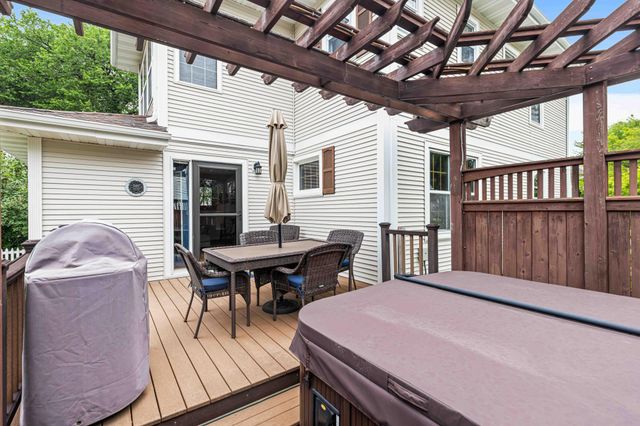 1205 6th Street S, Fargo, ND 58103