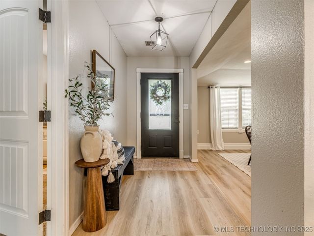 1242 May Lane, Bartlesville, OK 74006