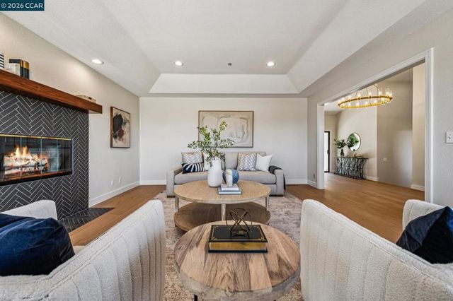 6 Tanglewood Lane, Lafayette, CA 94549