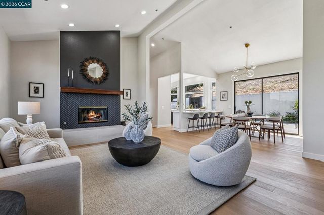 6 Tanglewood Lane, Lafayette, CA 94549
