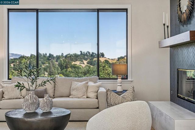 6 Tanglewood Lane, Lafayette, CA 94549