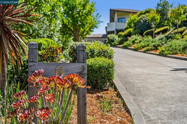 6 Tanglewood Lane, Lafayette, CA 94549