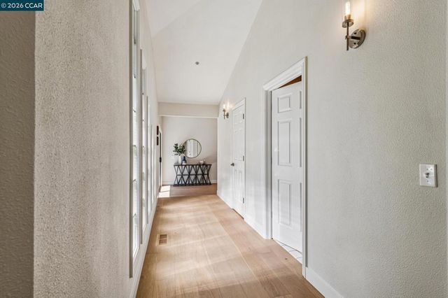 6 Tanglewood Lane, Lafayette, CA 94549