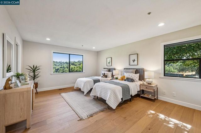 6 Tanglewood Lane, Lafayette, CA 94549