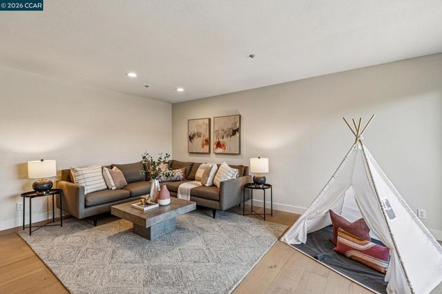 6 Tanglewood Lane, Lafayette, CA 94549