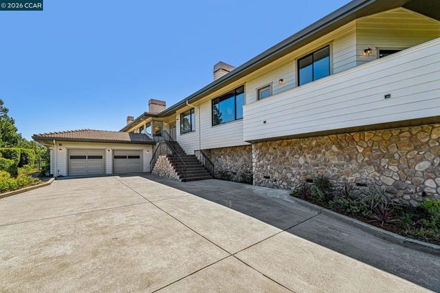 6 Tanglewood Lane, Lafayette, CA 94549