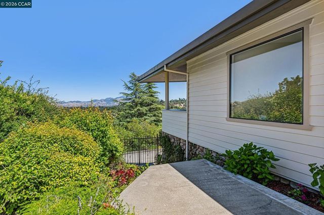 6 Tanglewood Lane, Lafayette, CA 94549
