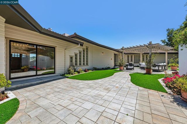 6 Tanglewood Lane, Lafayette, CA 94549