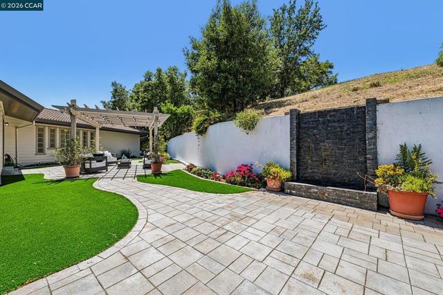 6 Tanglewood Lane, Lafayette, CA 94549