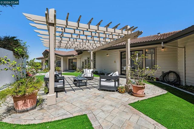 6 Tanglewood Lane, Lafayette, CA 94549