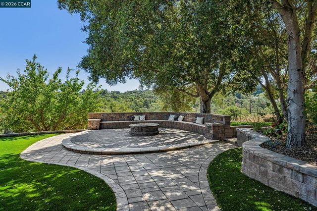 6 Tanglewood Lane, Lafayette, CA 94549
