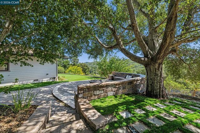 6 Tanglewood Lane, Lafayette, CA 94549