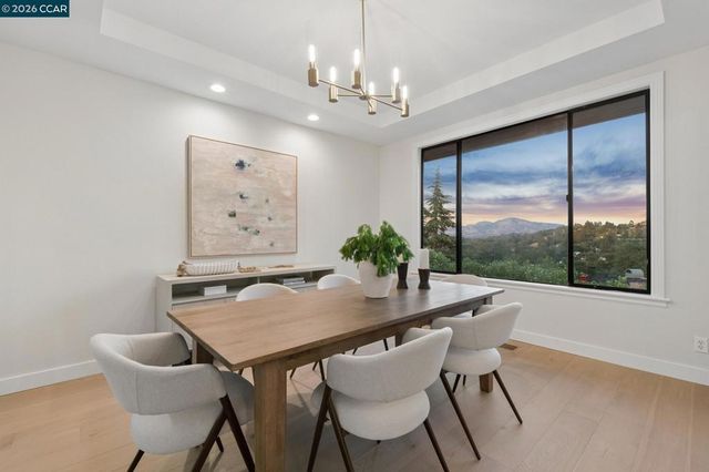 6 Tanglewood Lane, Lafayette, CA 94549