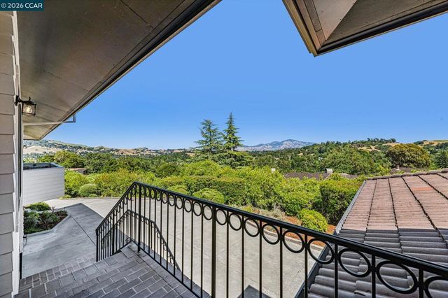 6 Tanglewood Lane, Lafayette, CA 94549