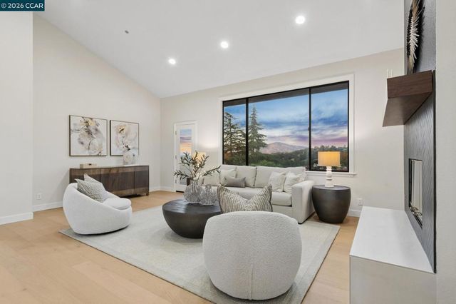 6 Tanglewood Lane, Lafayette, CA 94549