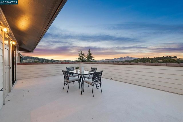 6 Tanglewood Lane, Lafayette, CA 94549