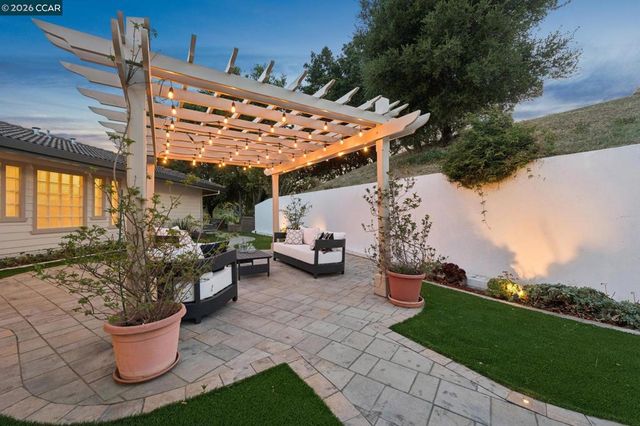 6 Tanglewood Lane, Lafayette, CA 94549