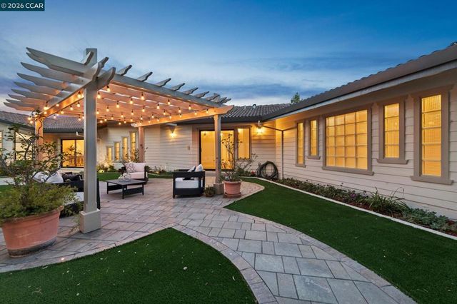 6 Tanglewood Lane, Lafayette, CA 94549