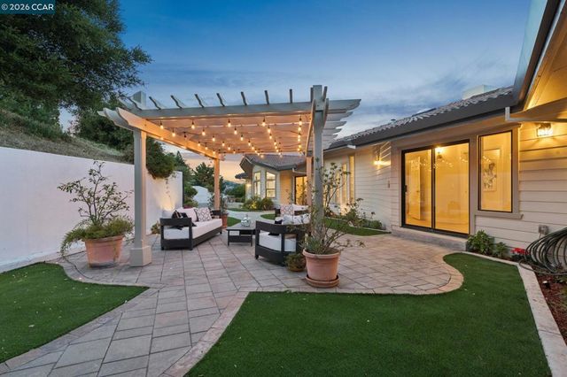 6 Tanglewood Lane, Lafayette, CA 94549