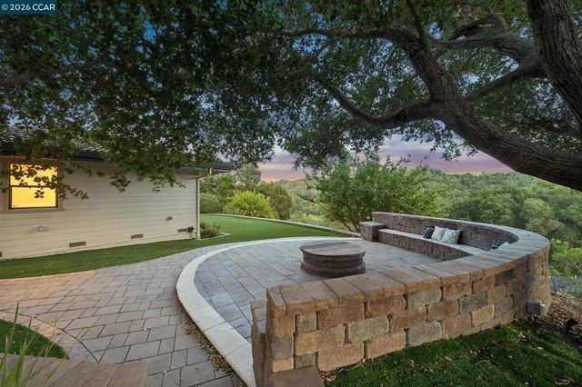 6 Tanglewood Lane, Lafayette, CA 94549