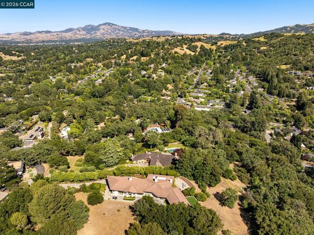 6 Tanglewood Lane, Lafayette, CA 94549