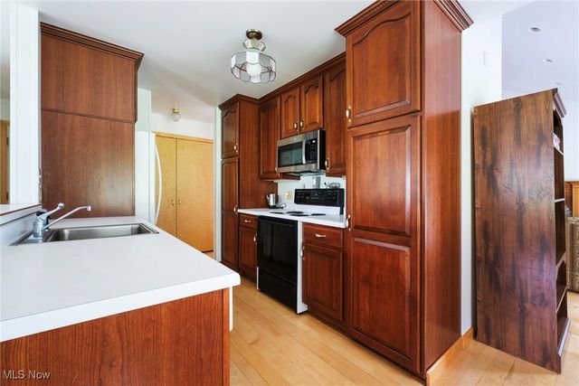 2396 Camelot Drive, Columbiana, OH 44408