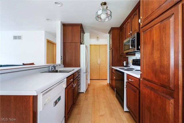 2396 Camelot Drive, Columbiana, OH 44408