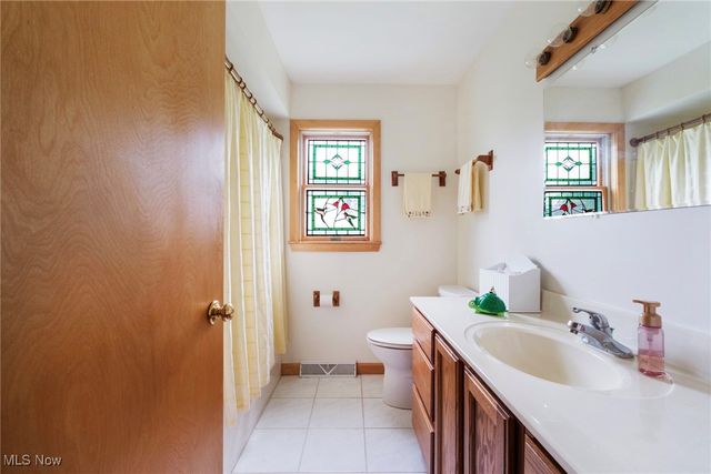 2396 Camelot Drive, Columbiana, OH 44408