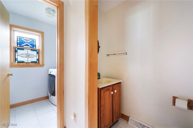 2396 Camelot Drive, Columbiana, OH 44408