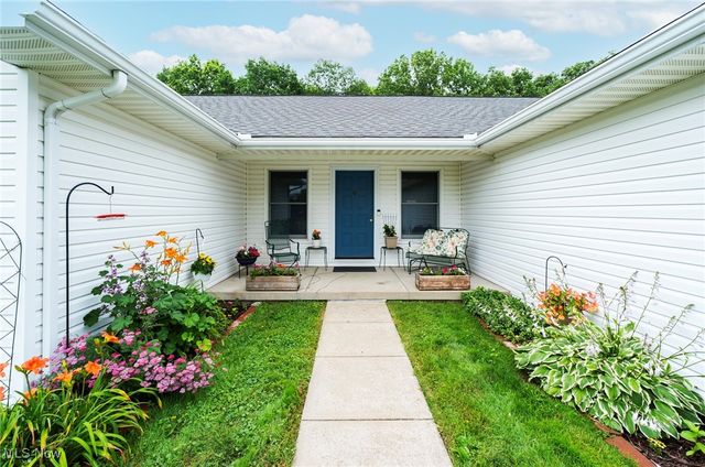 2396 Camelot Drive, Columbiana, OH 44408