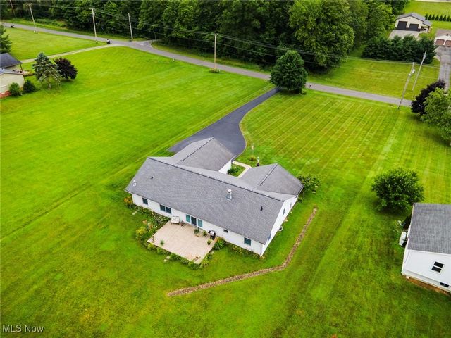2396 Camelot Drive, Columbiana, OH 44408