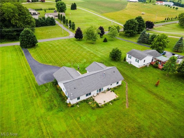 2396 Camelot Drive, Columbiana, OH 44408