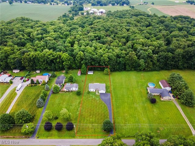 2396 Camelot Drive, Columbiana, OH 44408