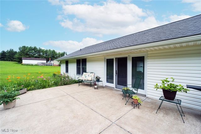 2396 Camelot Drive, Columbiana, OH 44408