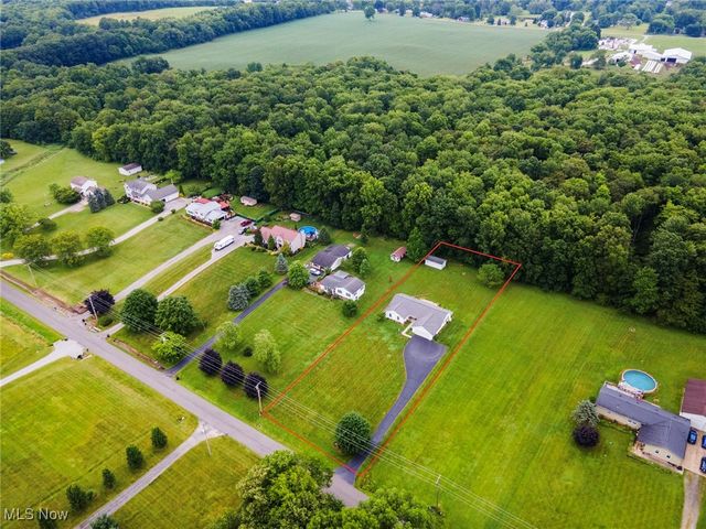 2396 Camelot Drive, Columbiana, OH 44408