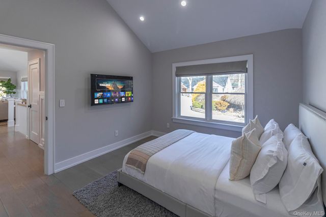 15 Palo Alto Drive, Hampton Bays, NY 11946