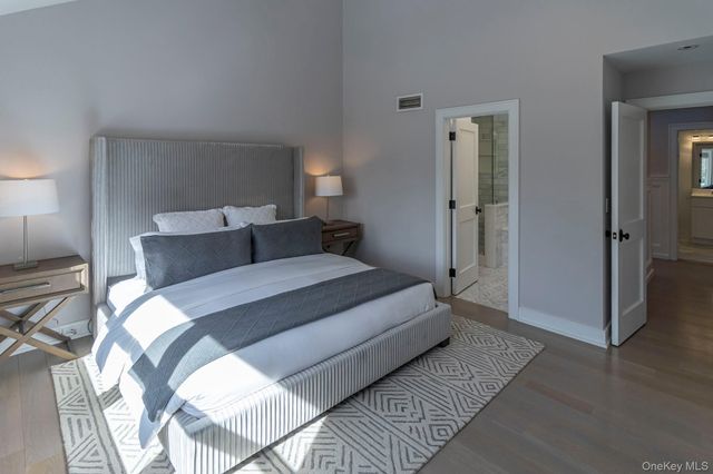 15 Palo Alto Drive, Hampton Bays, NY 11946