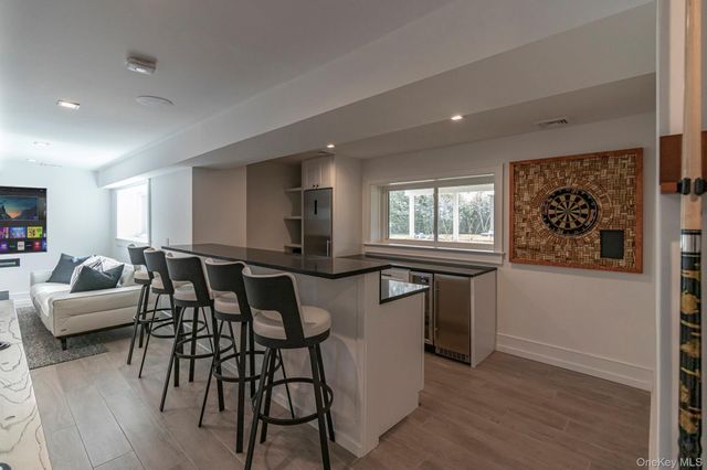 15 Palo Alto Drive, Hampton Bays, NY 11946