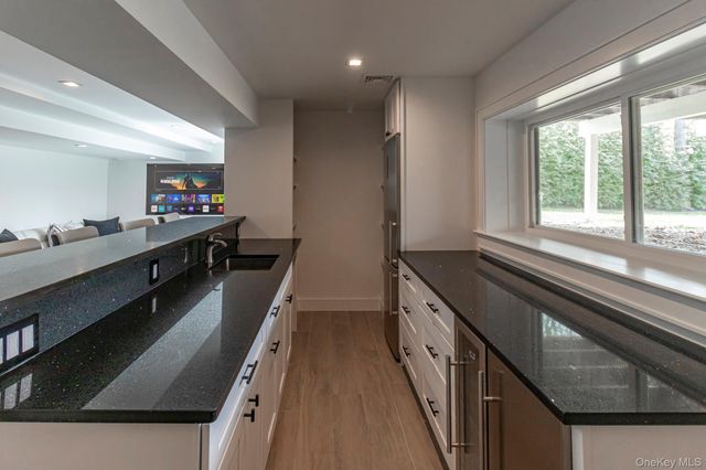 15 Palo Alto Drive, Hampton Bays, NY 11946