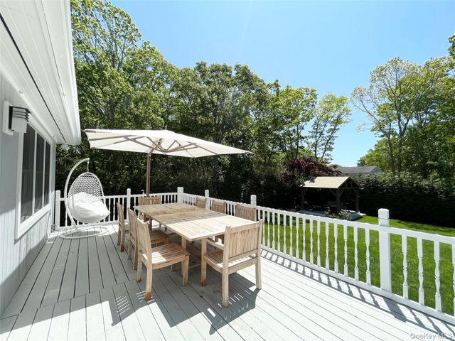 15 Palo Alto Drive, Hampton Bays, NY 11946