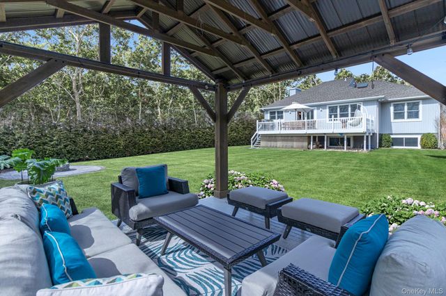 15 Palo Alto Drive, Hampton Bays, NY 11946