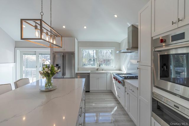 15 Palo Alto Drive, Hampton Bays, NY 11946