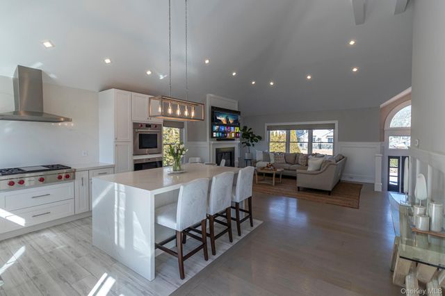 15 Palo Alto Drive, Hampton Bays, NY 11946