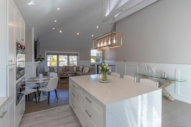 15 Palo Alto Drive, Hampton Bays, NY 11946