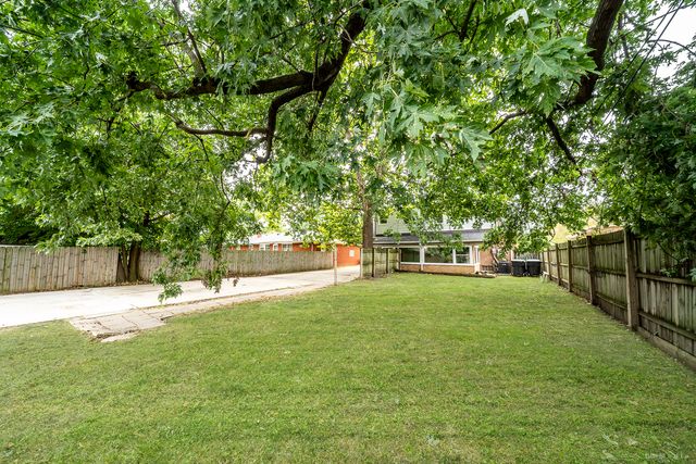 16445 Dobson Avenue, South Holland, IL 60473