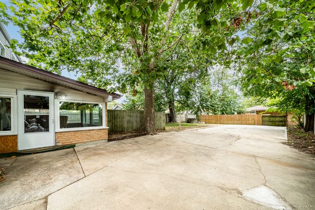 16445 Dobson Avenue, South Holland, IL 60473