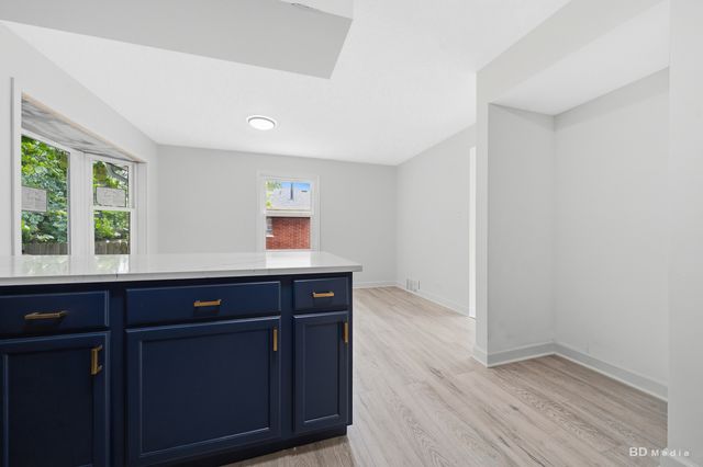 16445 Dobson Avenue, South Holland, IL 60473